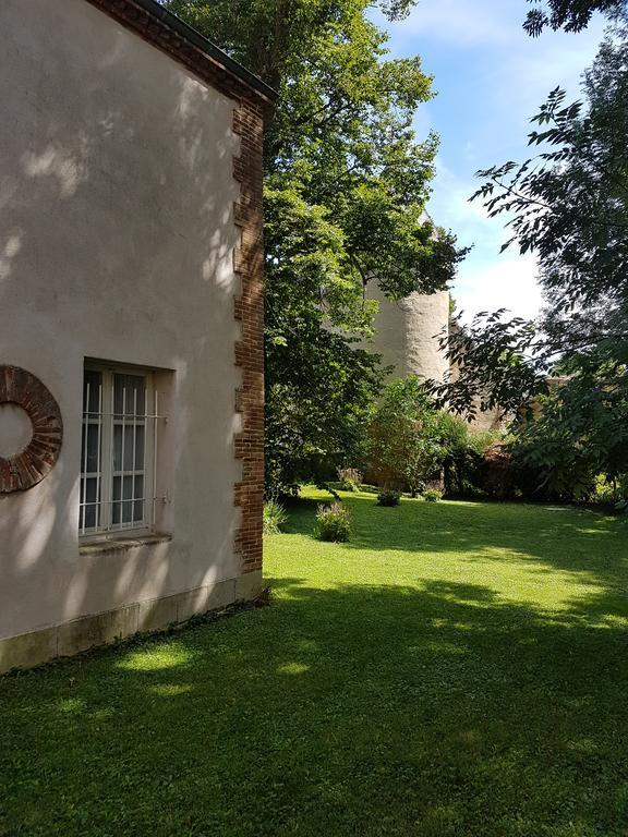 Château Mesny Gite Au Fil des Pages Vic-sur-Seille Exterior foto